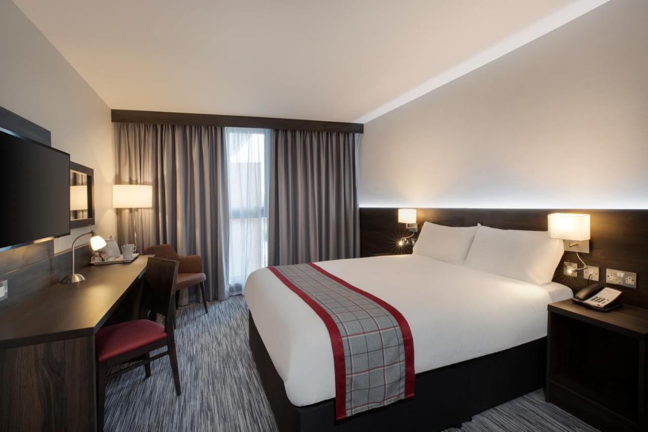 Hotel Ramada By Wyndham Leeds East Exteriér fotografie