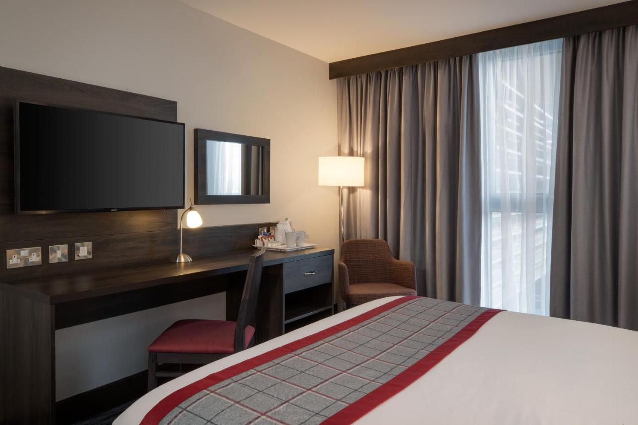Hotel Ramada By Wyndham Leeds East Exteriér fotografie
