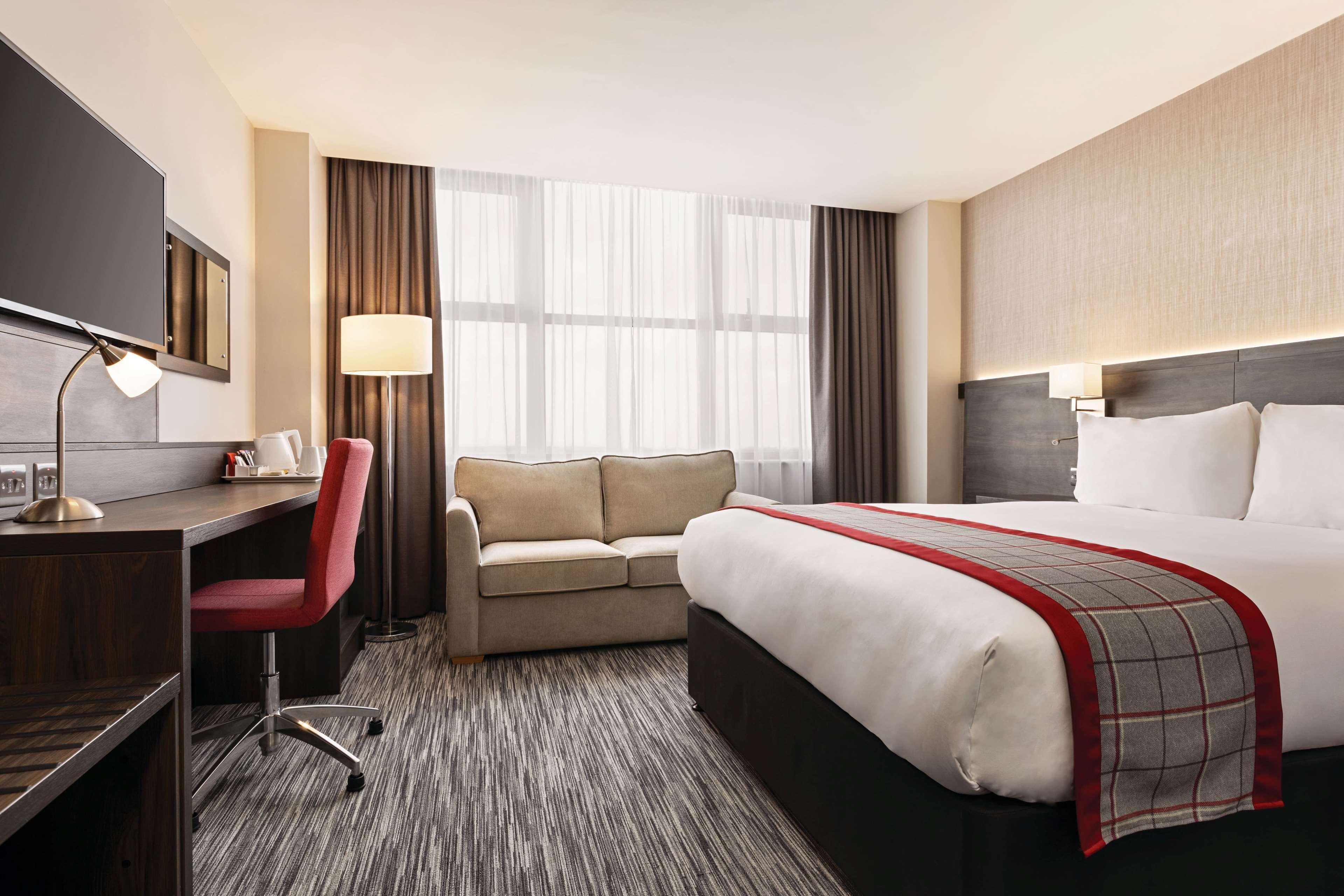 Hotel Ramada By Wyndham Leeds East Exteriér fotografie
