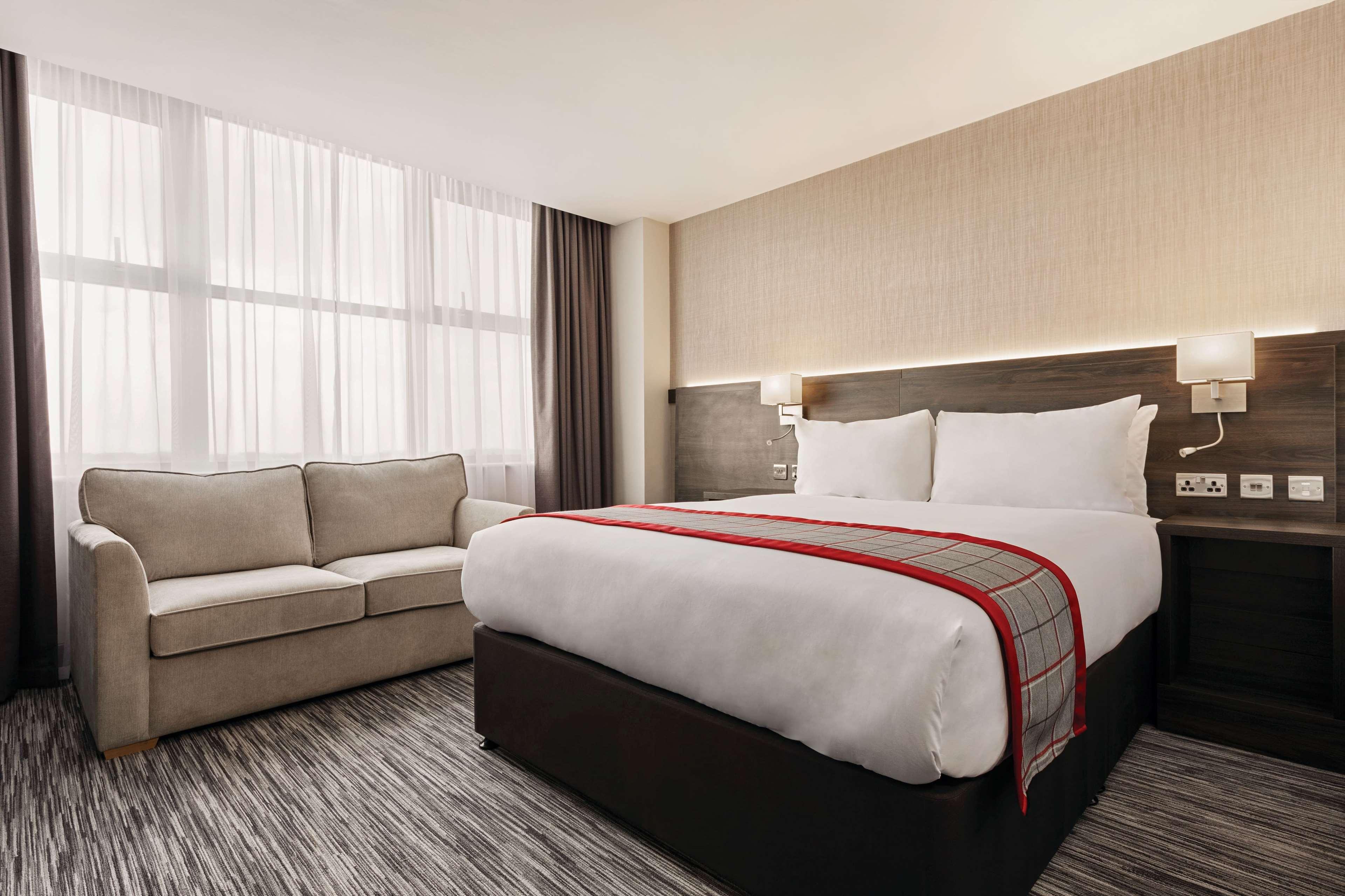 Hotel Ramada By Wyndham Leeds East Exteriér fotografie