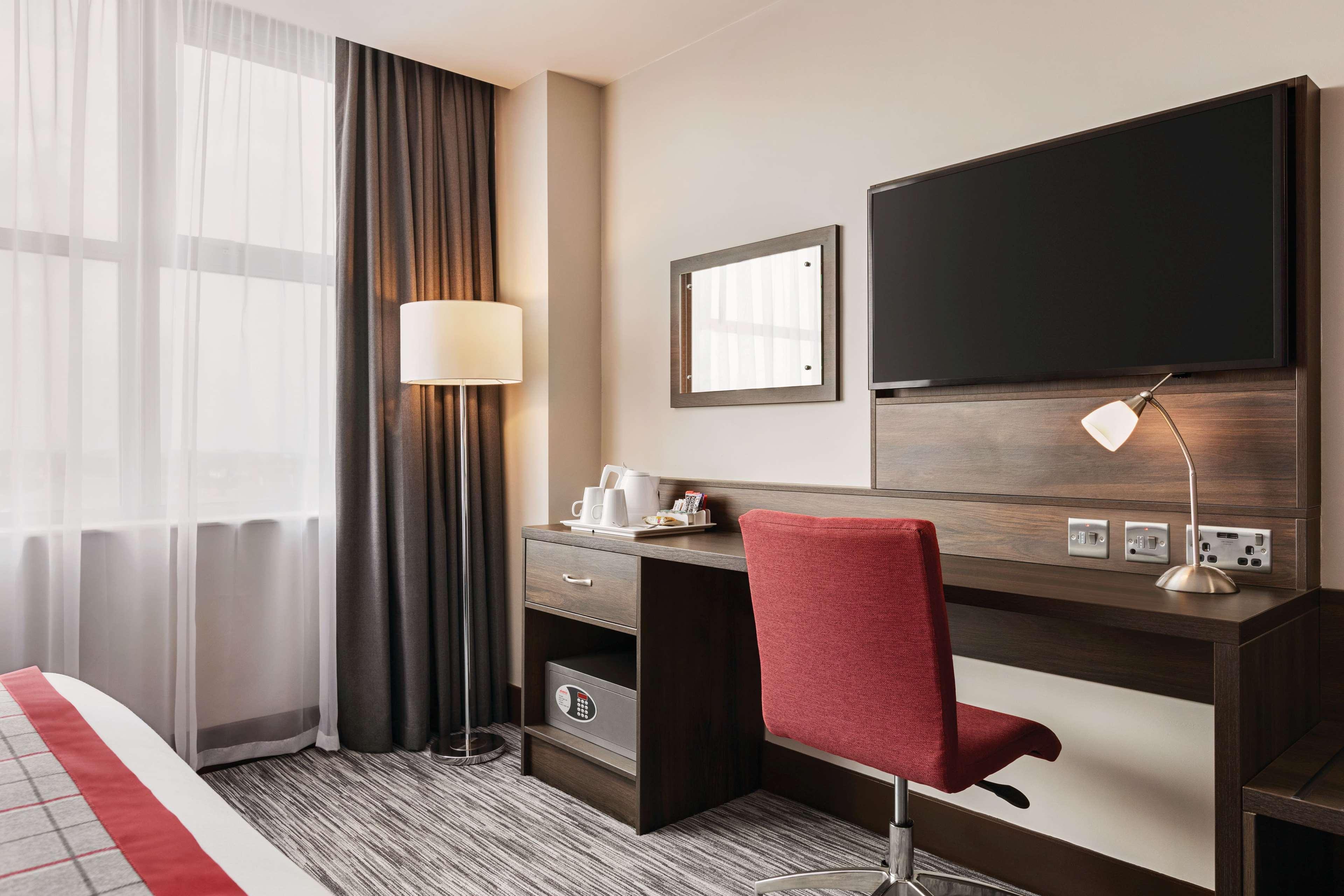Hotel Ramada By Wyndham Leeds East Exteriér fotografie